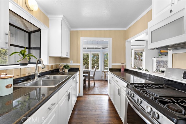 251 Viejo Street, Laguna Beach CA: https://media.crmls.org/medias/80adda6e-a593-4ab8-b7c9-dcf3df22fc89.jpg