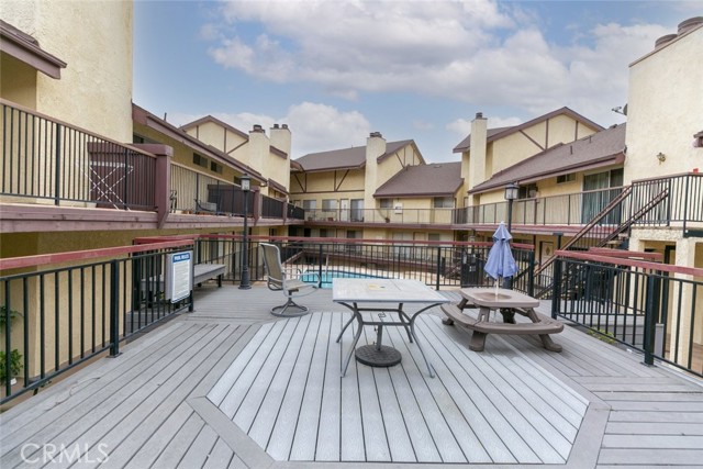 Detail Gallery Image 4 of 27 For 2850 Montrose Ave #6,  La Crescenta,  CA 91214 - 3 Beds | 3 Baths