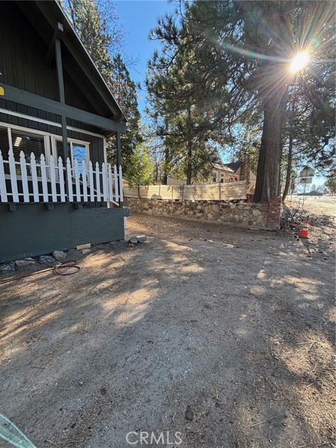 Detail Gallery Image 4 of 19 For 2667 Hunsaker, Running Springs,  CA 92382 - 4 Beds | 2 Baths