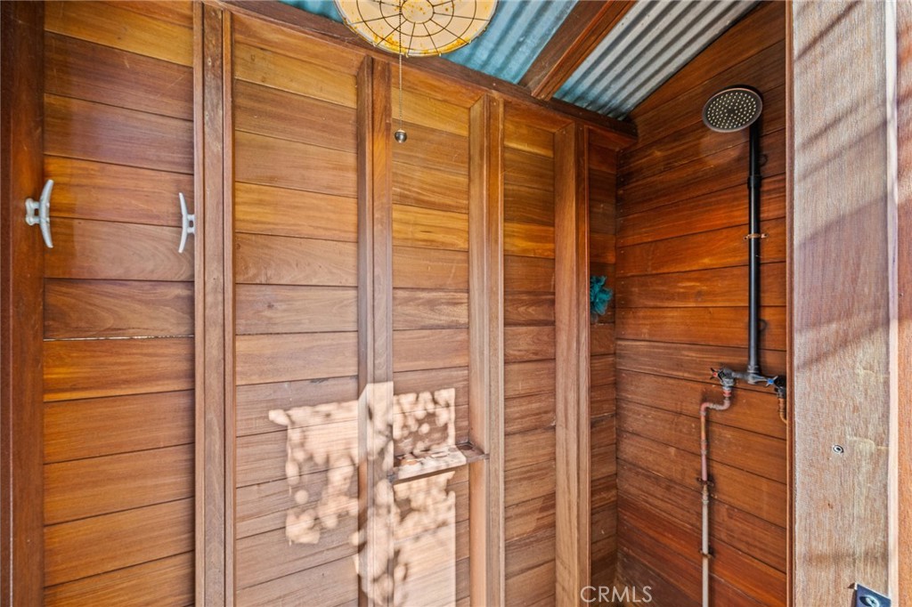 https://media.crmls.org/medias/80af25a9-2ba3-4d28-8b2f-0221288b144d.jpg?preset=X-Large