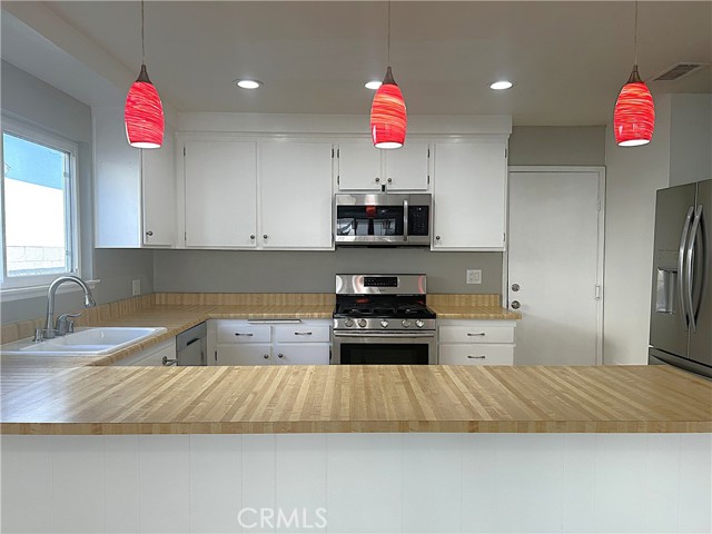 Detail Gallery Image 4 of 23 For 15712 Rolling Ridge, Chino Hills,  CA 91709 - 3 Beds | 2 Baths