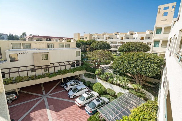 520 The Village, Redondo Beach, California 90277, 2 Bedrooms Bedrooms, ,2 BathroomsBathrooms,Residential,Sold,The Village,SB17117479