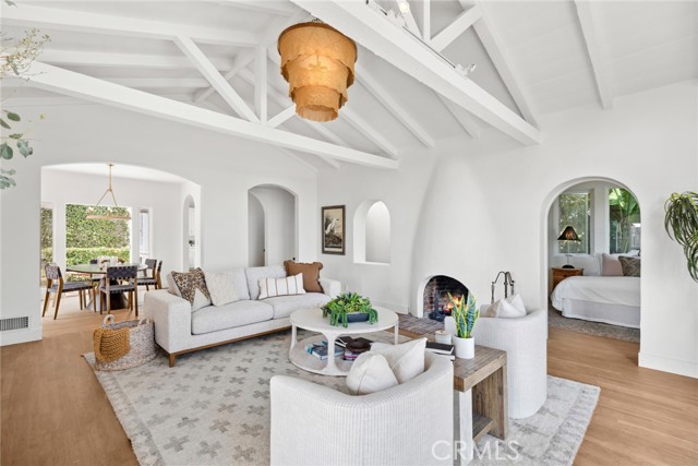 31402 Ocean View, Laguna Beach CA: https://media.crmls.org/medias/80b02b0a-0a28-4a12-8610-e00d342b92ce.jpg