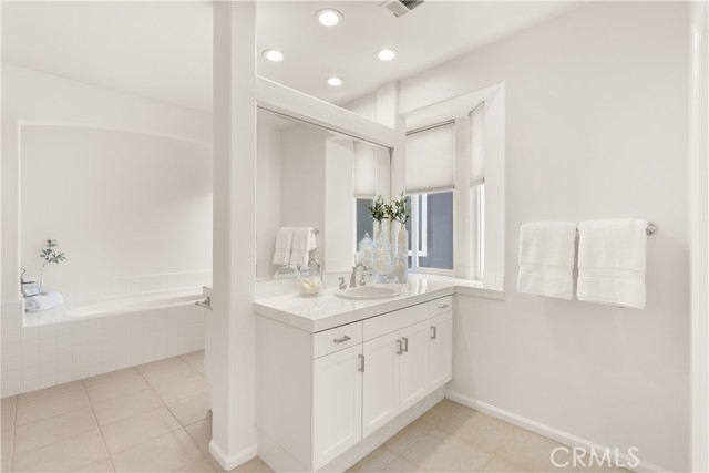 19139 Chandon Lane, Huntington Beach CA: https://media.crmls.org/medias/80b0492d-1ffa-4f5e-a406-812c8a7e6881.jpg