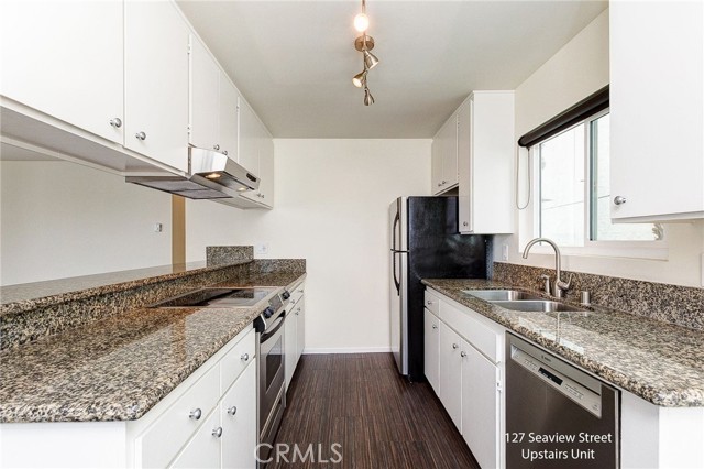 127 Seaview Street, Manhattan Beach, California 90266, 3 Bedrooms Bedrooms, ,3 BathroomsBathrooms,Residential,Sold,Seaview,SB22044891
