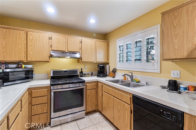 Detail Gallery Image 7 of 27 For 1061 Harbor Heights #B,  Harbor City,  CA 90710 - 3 Beds | 2/1 Baths