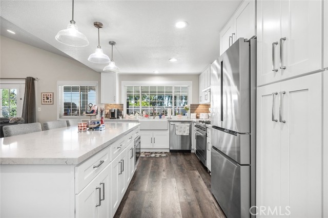 1092 Deborah Street, Upland CA: https://media.crmls.org/medias/80b3af93-d6c1-43af-8303-1ca10fc4ef23.jpg