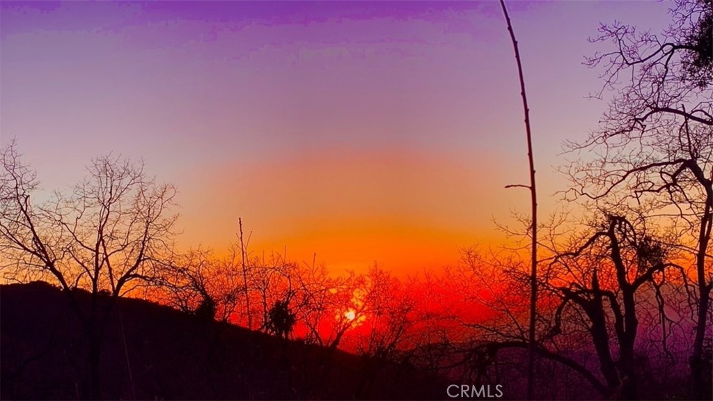 https://media.crmls.org/medias/80b3b802-e79b-4ddc-8f0f-ff6a21e6552c.jpg?preset=X-Large