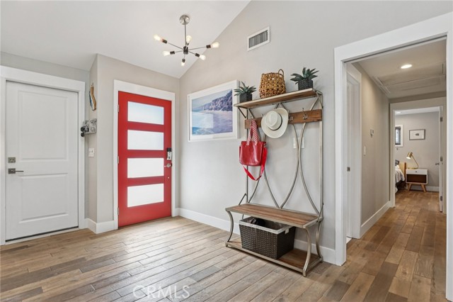 Detail Gallery Image 3 of 36 For 173 College Park, Seal Beach,  CA 90740 - 3 Beds | 2 Baths