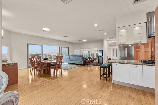 Detail Gallery Image 23 of 43 For 876 Harrington, Glendale,  CA 91207 - 4 Beds | 4 Baths