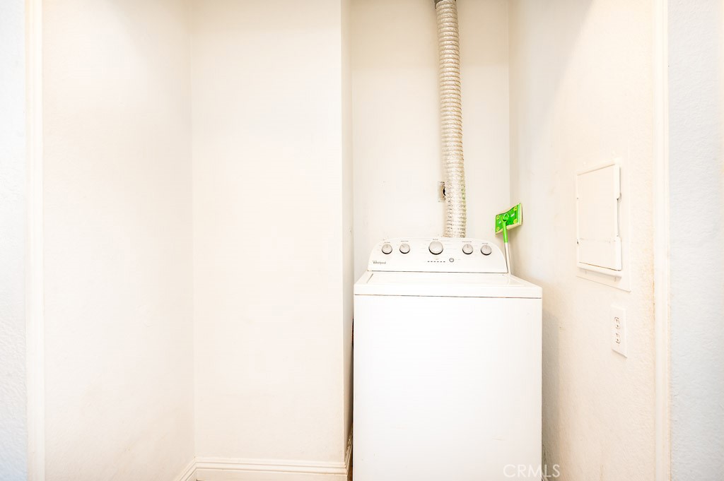 https://media.crmls.org/medias/80b55244-668e-4bfb-8220-f5dd7365cf92.jpg?preset=X-Large
