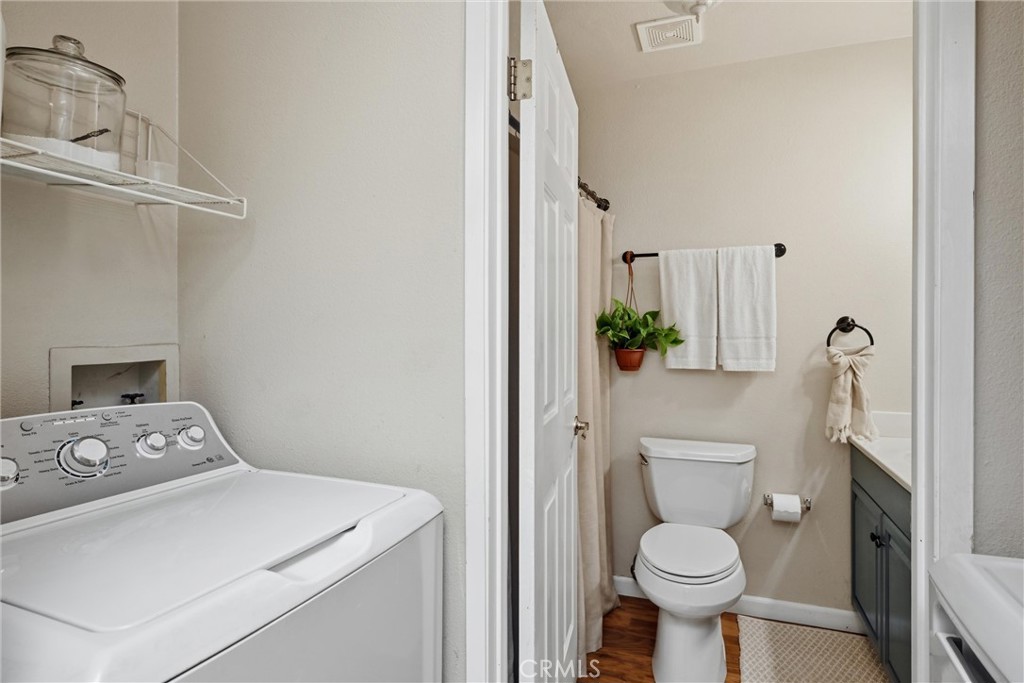 https://media.crmls.org/medias/80b55564-d83f-46a3-9655-d1f552e4b062.jpg?preset=X-Large