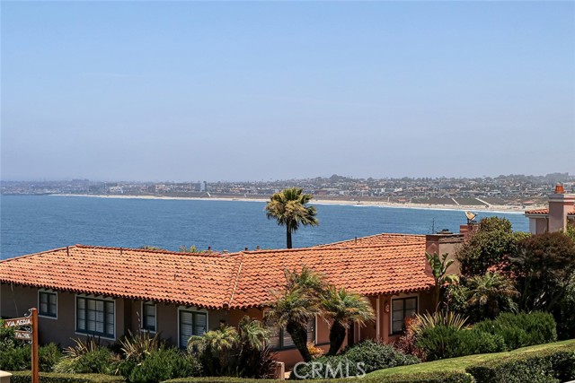 556 Via Media, Palos Verdes Estates CA: https://media.crmls.org/medias/80b557d7-b5cb-4bf5-a17d-06950116b1e9.jpg