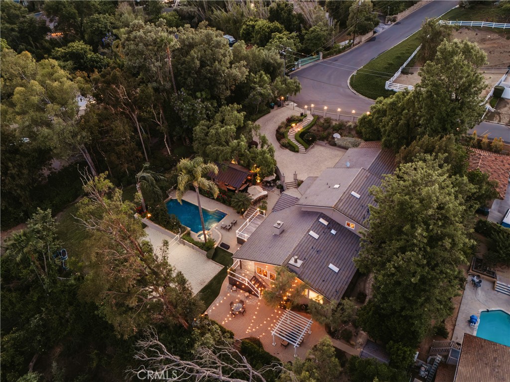 https://media.crmls.org/medias/80b5c285-edcd-402d-8dbe-e6d5e75911bc.jpg?preset=X-Large