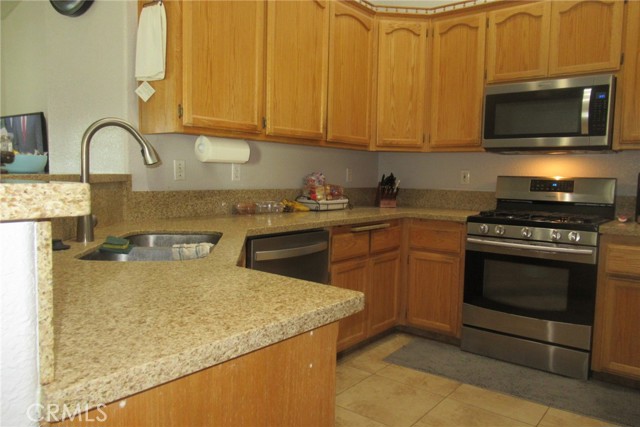 Detail Gallery Image 10 of 28 For 13531 Thistle St, Victorville,  CA 92392 - 3 Beds | 2 Baths