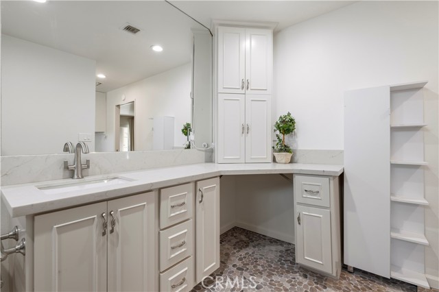 Detail Gallery Image 19 of 42 For 26824 Circle of the Oaks, Newhall,  CA 91321 - 2 Beds | 2 Baths