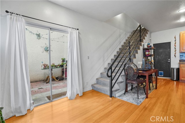 Detail Gallery Image 10 of 33 For 15801 Wyandotte St #109,  Lake Balboa,  CA 91406 - 3 Beds | 2/1 Baths