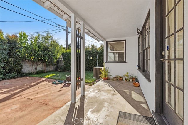 Detail Gallery Image 33 of 37 For 738 Stonehurst Dr, Altadena,  CA 91001 - 2 Beds | 1 Baths