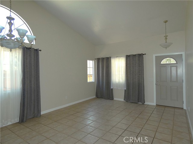Detail Gallery Image 6 of 38 For 15202 Copper Canyon Cir, Victorville,  CA 92394 - 4 Beds | 2 Baths