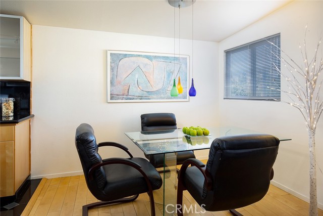 301 N Hudson Avenue, Pasadena CA: https://media.crmls.org/medias/80ba8391-e3c6-4075-bc18-732699bbcb65.jpg