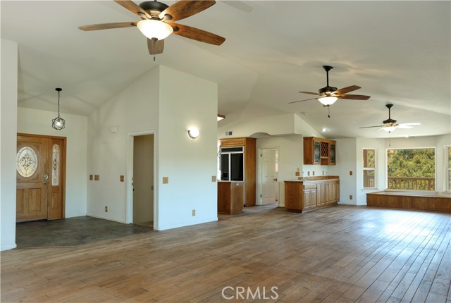 Detail Gallery Image 10 of 66 For 4425 Coyote Creek Ln, Creston,  CA 93432 - 4 Beds | 4/2 Baths