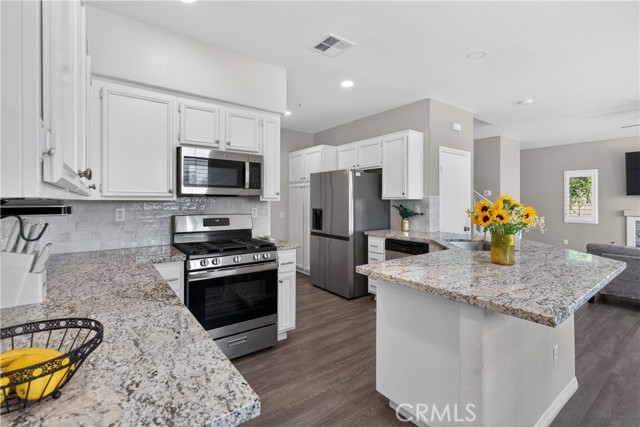 29115 Whitegate, Highland CA: https://media.crmls.org/medias/80bba1ef-8528-422a-8625-40166e535e11.jpg