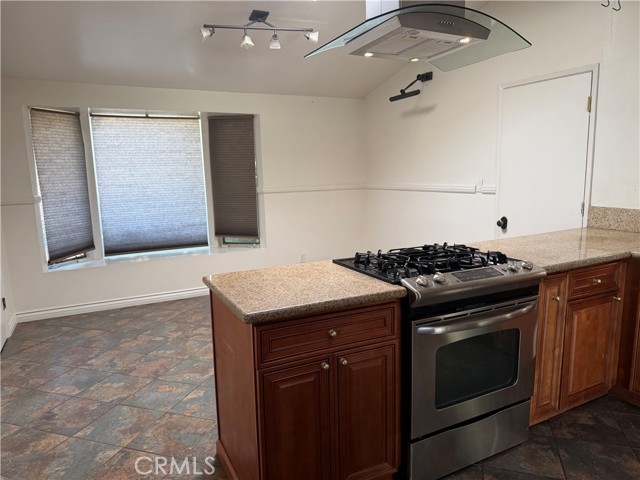 Detail Gallery Image 9 of 27 For 20838 Exhibit Ct, Woodland Hills,  CA 91367 - 4 Beds | 4 Baths