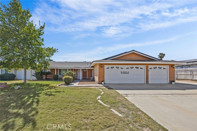 Detail Gallery Image 2 of 44 For 3090 Bronco Ln, Norco,  CA 92860 - 4 Beds | 2 Baths