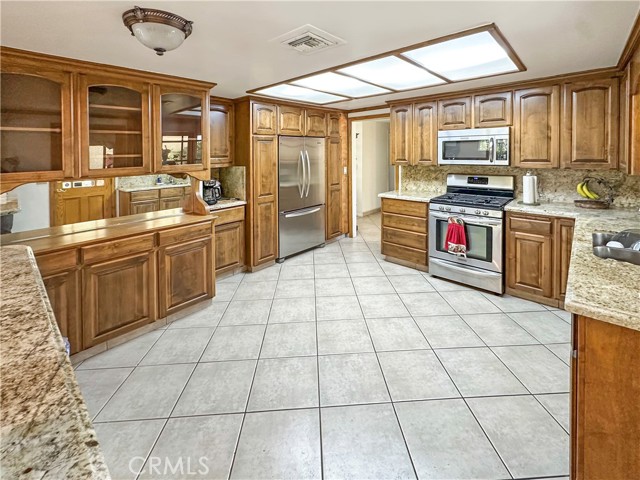 Detail Gallery Image 7 of 41 For 22746 Arliss Dr, Grand Terrace,  CA 92313 - 3 Beds | 2 Baths