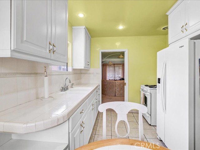Detail Gallery Image 17 of 49 For 2215 Fitzgerald Ave, Commerce,  CA 90040 - 2 Beds | 2 Baths