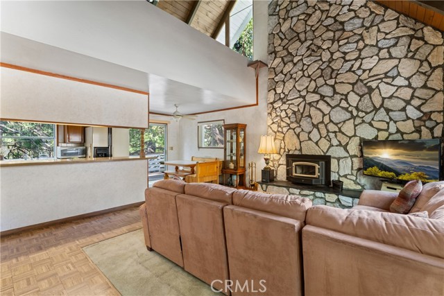 Detail Gallery Image 8 of 31 For 27219 Bernina Dr, Lake Arrowhead,  CA 92352 - 4 Beds | 4 Baths