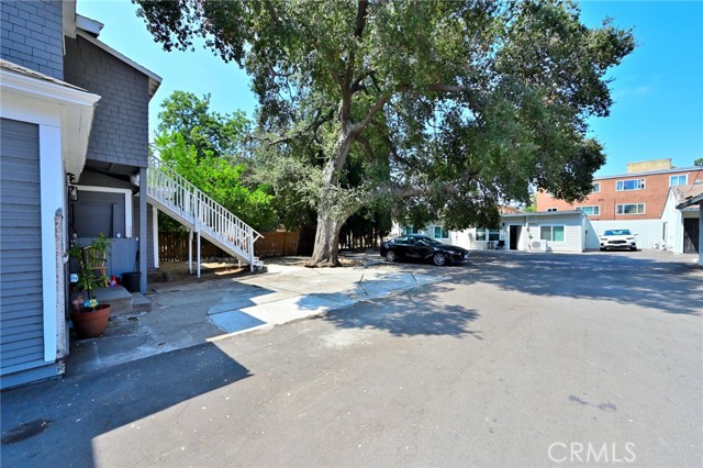 405 409 N Euclid Avenue, Pasadena CA: https://media.crmls.org/medias/80bee705-661c-495c-8a00-0cfb101ec8f9.jpg