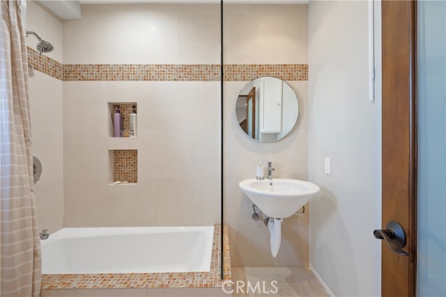221 36th Street, Manhattan Beach, California 90266, 3 Bedrooms Bedrooms, ,3 BathroomsBathrooms,Residential,Sold,36th,SB22069794