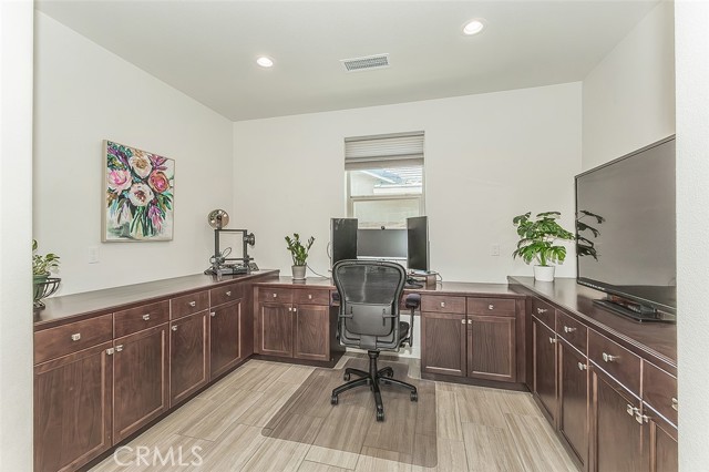 Image 19 of 75 For 877 Treasure Hills