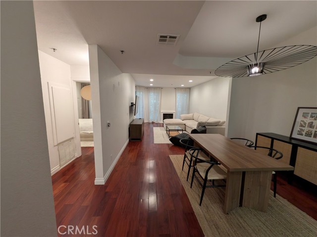 Detail Gallery Image 3 of 17 For 585 N Rossmore Ave #207,  Los Angeles,  CA 90004 - 1 Beds | 1 Baths