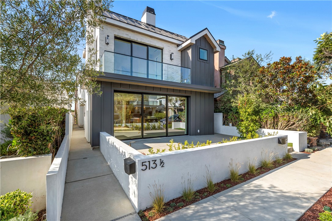 Detail Gallery Image 1 of 52 For 513 1/2 Acacia, Corona Del Mar,  CA 92625 - 2 Beds | 2/1 Baths