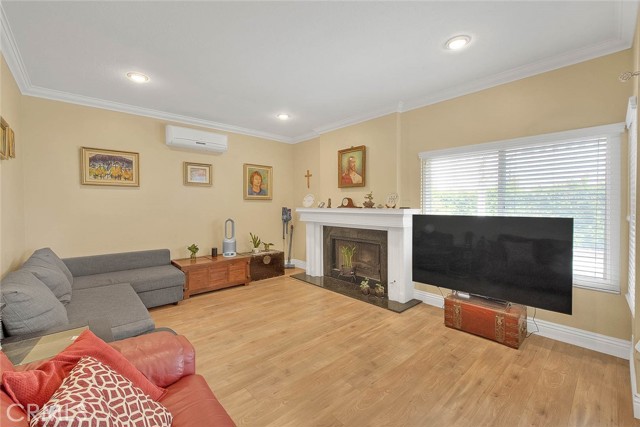 Image 11 of 52 For 10644 Claridge Place