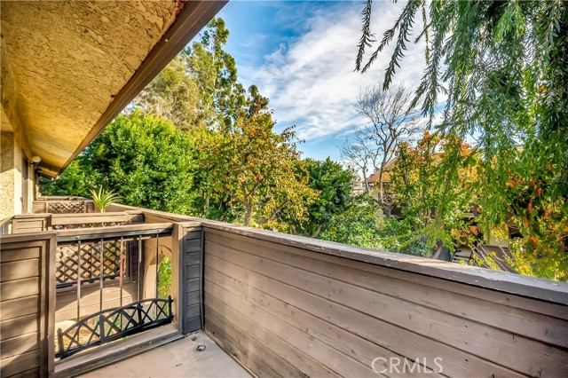 Detail Gallery Image 16 of 24 For 7308 Corbin Ave #G,  Reseda,  CA 91335 - 2 Beds | 2 Baths