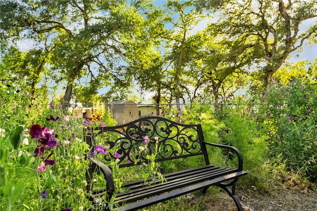 https://media.crmls.org/medias/80c2b515-2d7e-47d2-ae93-90e486f0dd3c.jpg?preset=X-Large