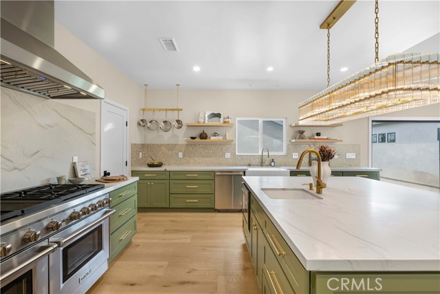 Detail Gallery Image 4 of 18 For 354 La Perle Ln, Costa Mesa,  CA 92627 - 5 Beds | 4/1 Baths