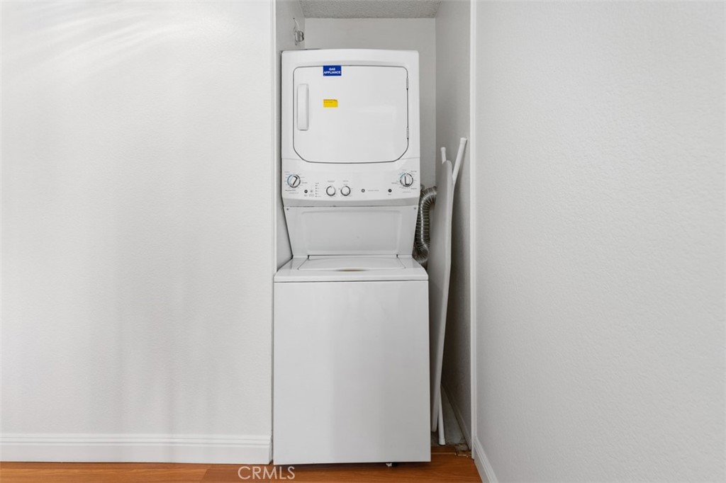 https://media.crmls.org/medias/80c313bf-fad6-427b-8e2f-2e60447d04cd.jpg?preset=X-Large