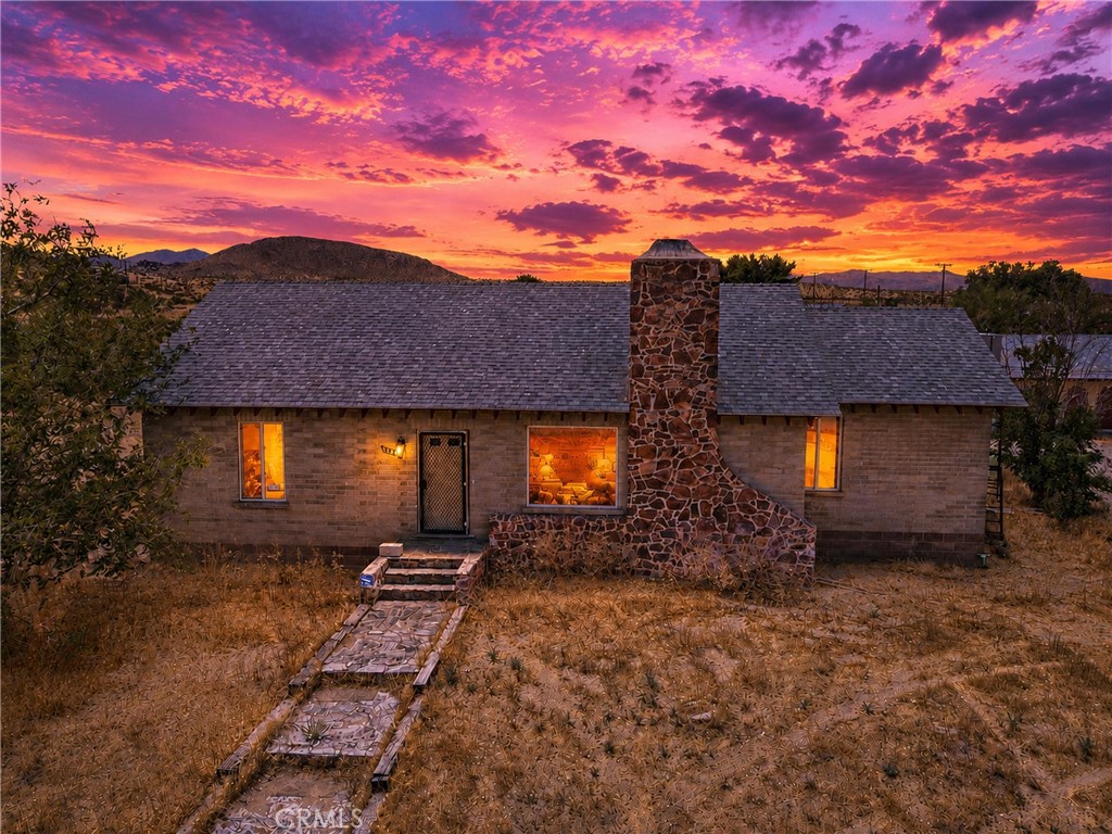 https://media.crmls.org/medias/80c3e6fa-47ca-4eb6-b20c-2dc390867ae9.jpg?preset=X-Large