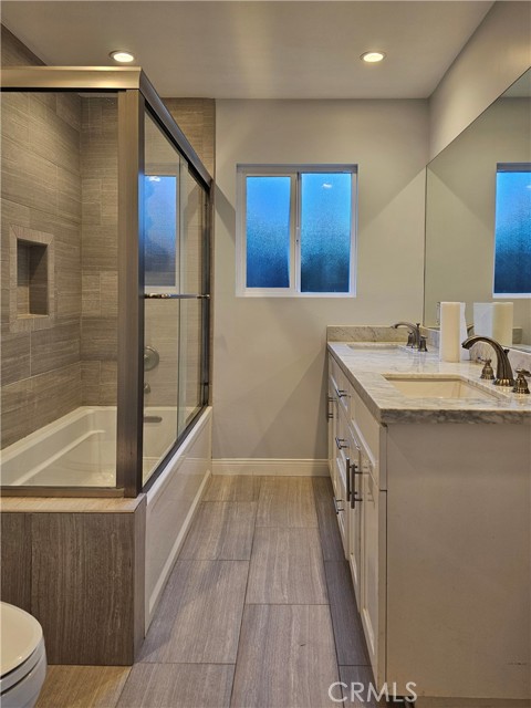 Detail Gallery Image 13 of 15 For 22045 De La Osa, Woodland Hills,  CA 91364 - 2 Beds | 2 Baths