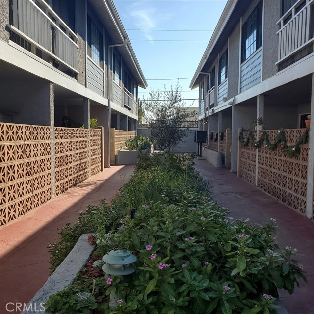 Detail Gallery Image 18 of 42 For 4345 W 154th St #11,  Lawndale,  CA 90260 - 2 Beds | 2 Baths