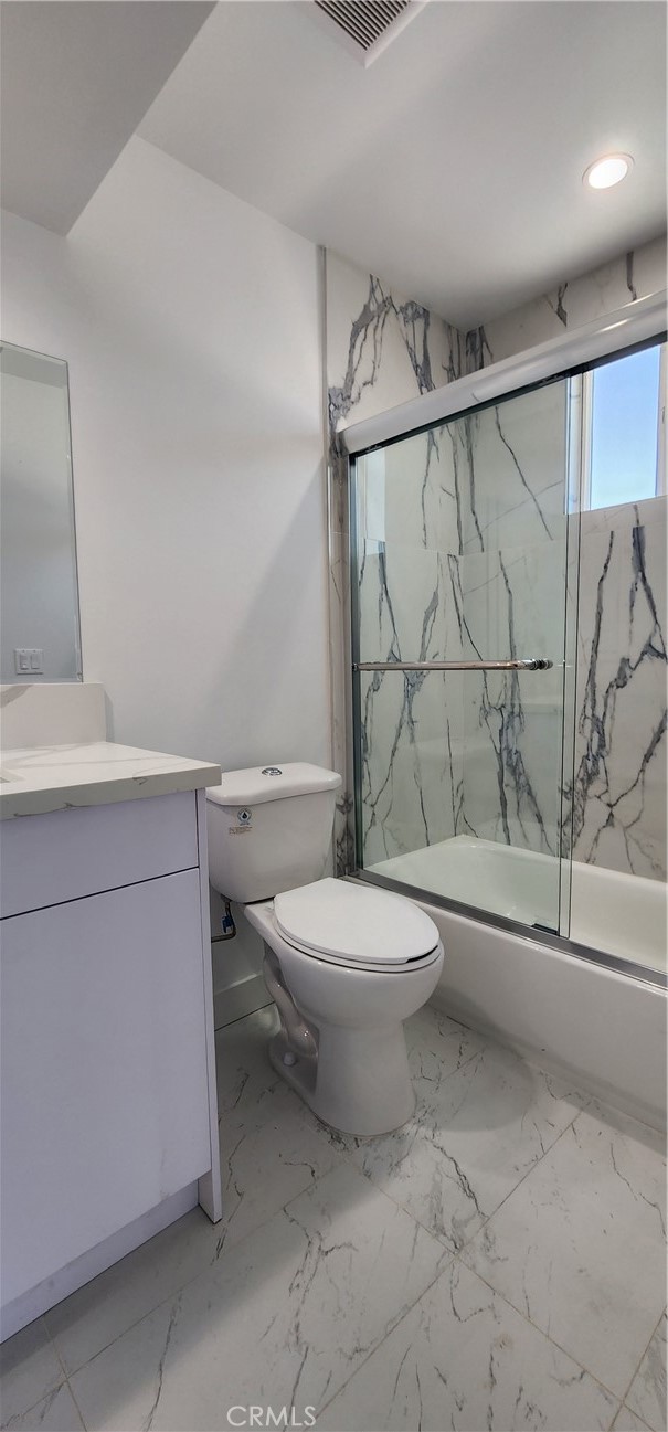 117 S Rampart Blvd, Los Angeles CA: https://media.crmls.org/medias/80c5fb7c-f212-410a-9fb3-42b400319264.jpg