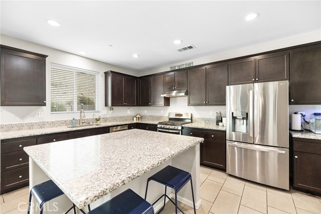 Detail Gallery Image 14 of 44 For 24510 Snapdragon, Lake Elsinore,  CA 92532 - 4 Beds | 2/1 Baths