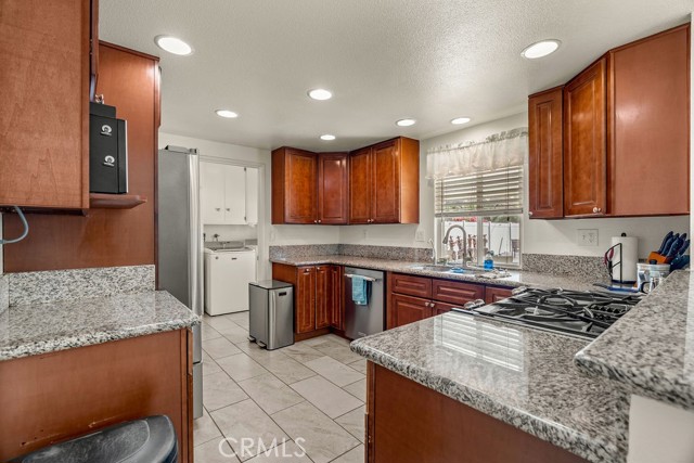 Detail Gallery Image 12 of 55 For 5444 Peacock Lane, Riverside,  CA 92505 - 5 Beds | 4 Baths