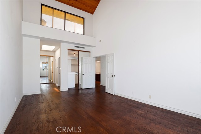 435 S La Fayette Park Place, Los Angeles CA: https://media.crmls.org/medias/80c7d25a-505f-4556-8c92-699be6752a5b.jpg