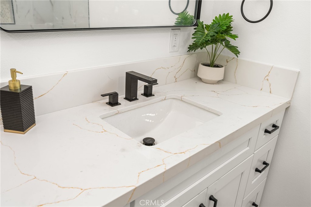 80c7fcc0 C8d5 4533 B9e6 A1f0745570d7