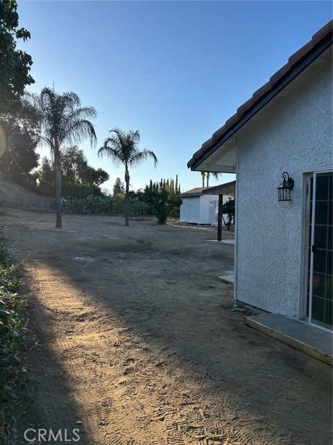 8138 Camelot Road, Riverside CA: https://media.crmls.org/medias/80c88b06-6608-45c9-a25d-815d3d5c4d72.jpg